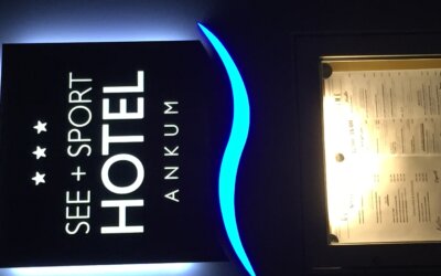 Om ældre pinlige mænd på hotel