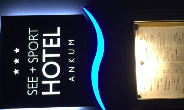 Om ældre pinlige mænd på hotel