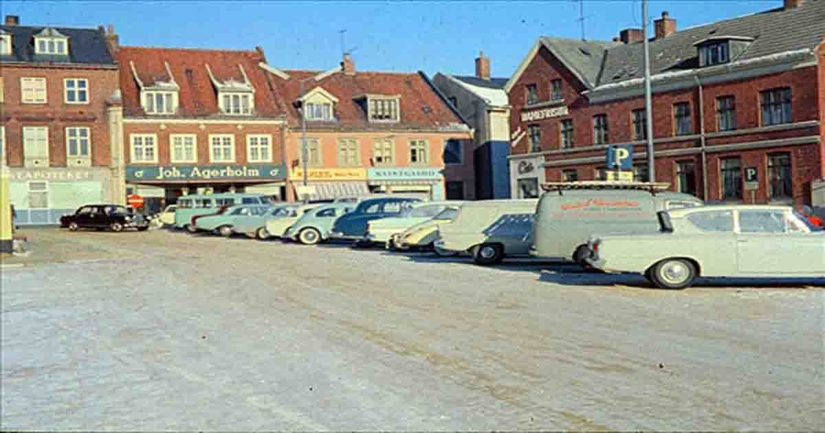 J.P. Jacobsens Plads gennem tiderne